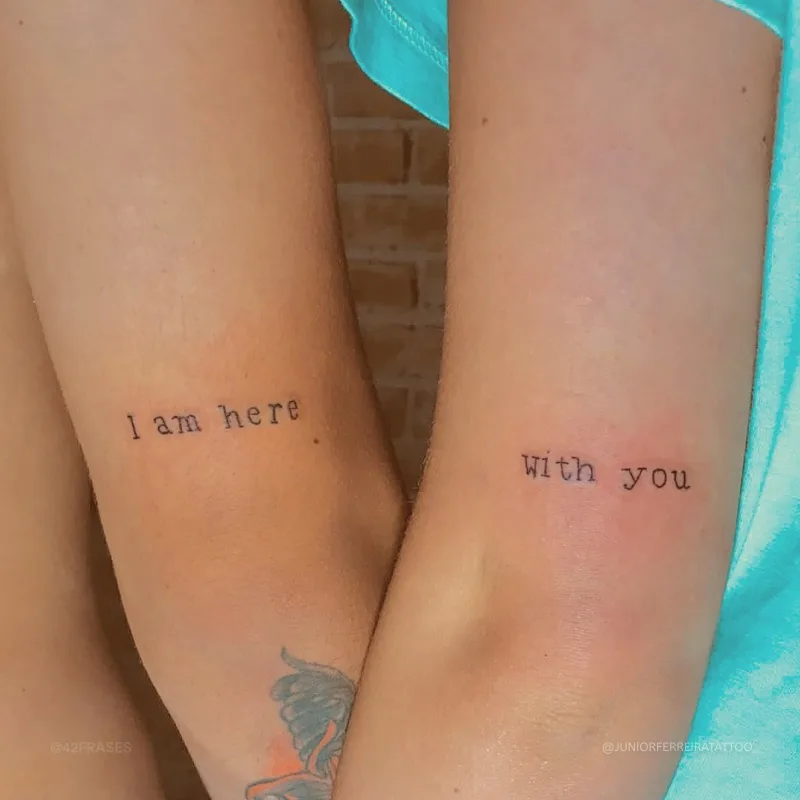 I am here with you. (Eu estou aqui com você.) 