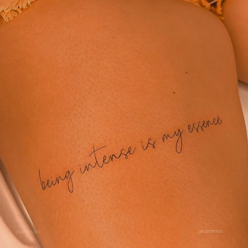 Being intense is my essence. (Ser intensa é minha essência.) 