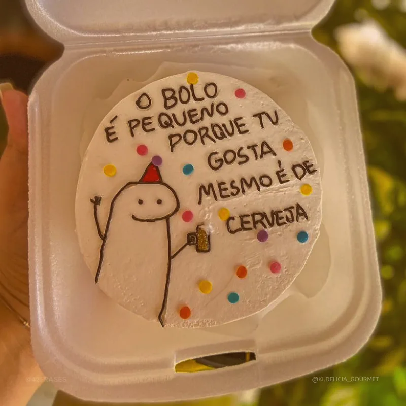 O bolo é pequeno porque tu gosta mesmo é de cerveja. 